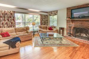 2 Mi to FSU and FAMU Home with Spacious Deck!