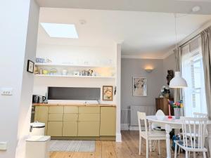 Bright Beachside Hideaway