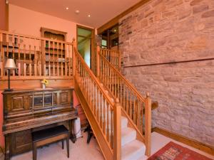 4 Bed in Whaley Bridge PK534