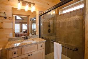 Queen of Hearts by Venture Smoky Mountains