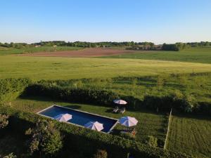 Villas Maison de vacances avec piscine chauffee, jacuzzi et jardin prive - proche circuit des 24h du Mans : photos des chambres
