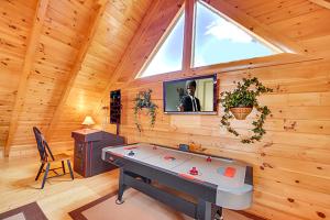 The Wolfs Den by Venture Smoky Mountains