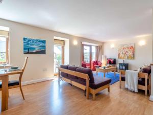3 Bed in Chideock DC049