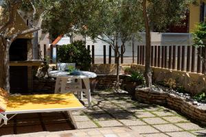Villetta Simiri caposchiera con cortile e BBQ img13