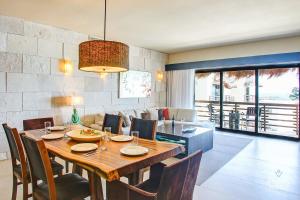 Beachfront Penthouse Oceanview Rooftop and Pool