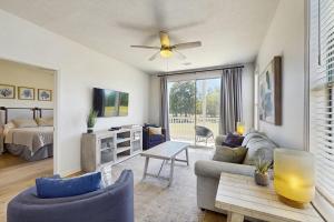 2BR Condo on Golf Course with Pool and Tennis Court