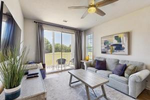 2BR Condo on Golf Course with Pool and Tennis Court