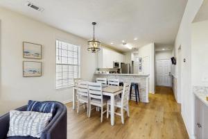 2BR Condo on Golf Course with Pool and Tennis Court