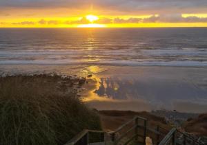 Campings Mobil-home Vue mer Piscine - Camping La Falaise Equihen-Plage - La Coquille d-Opale : photos des chambres