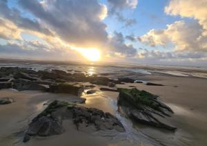 Campings Mobil-home Vue mer Piscine - Camping La Falaise Equihen-Plage - La Coquille d-Opale : photos des chambres