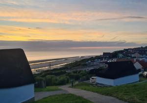 Campings Mobil-home Vue mer Piscine - Camping La Falaise Equihen-Plage - La Coquille d-Opale : photos des chambres