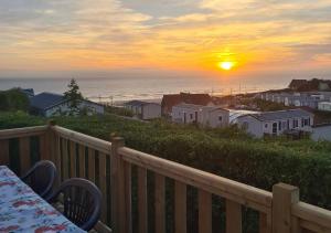 Campings Mobil-home Vue mer Piscine - Camping La Falaise Equihen-Plage - La Coquille d-Opale : photos des chambres