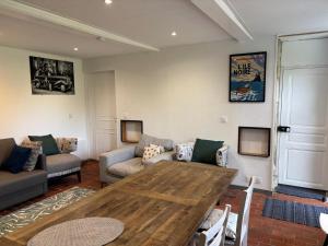 Maisons de vacances Comfortable house for 4 guests in Saint-Come-du-Mont : photos des chambres