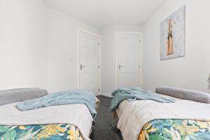 #16 Detached Stunning Lux 3 Bed home Parking NEC
