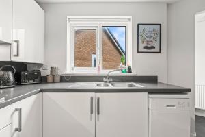#16 Detached Stunning Lux 3 Bed home Parking NEC