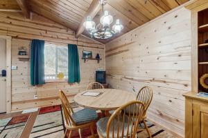 7 Mi to Ski Resorts Dog-Friendly Sugarloaf Cabin