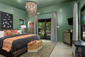 Juniper at Ololo, Fire Pit, Fireplace!