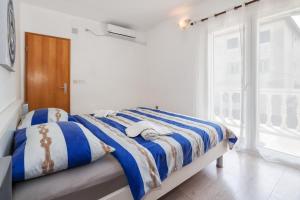 Split Private House - Terrace, Free Parking & Comfort
