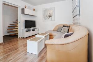 Split Private House - Terrace, Free Parking & Comfort