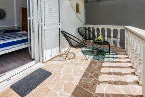 Split Private House - Terrace, Free Parking & Comfort