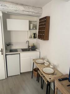 Appartements L'Escapade Aixoise hyper centre historique studios free netfilx wifi romantics apartments historic center : photos des chambres