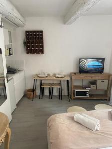 Appartements L'Escapade Aixoise hyper centre historique studios free netfilx wifi romantics apartments historic center : photos des chambres