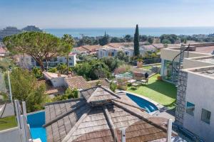 06 Bl - Superb contemporary villa with sea view