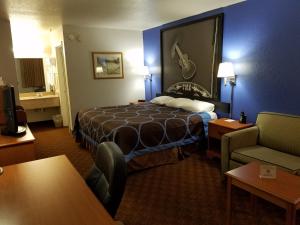 Standard King Room - Non-Smoking  room in Super 8 by Wyndham Cleburne