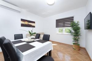 Apartment in Duce with sea view, terrace, air conditioning, WiFi 3423-2 
