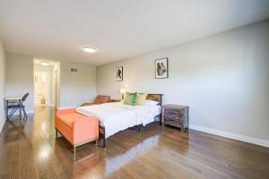 Upper-Level Classic House in Richmond Hill