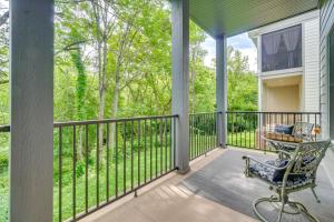 Walk to Historic Maryville True Southern Getaway!