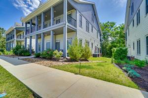 Walk to Historic Maryville True Southern Getaway!