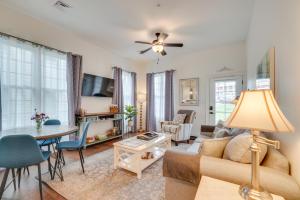 Walk to Historic Maryville True Southern Getaway!