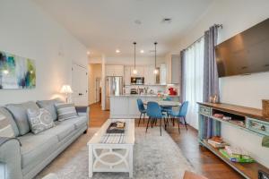 Walk to Historic Maryville True Southern Getaway!