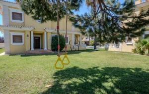 Sunny Escape w Pool & Garden by The Coast Exclusive Rentals