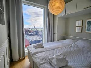 1 bedroom apartment with city views