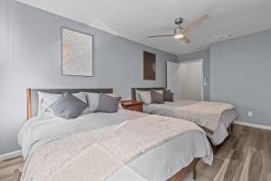 Group-Friendly 4 Bedroom 5 Bathroom Pets OK Close to Stadium