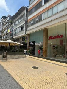 HOTEL ARMENIA CENTRO , TENEMOS AGUA CALIENTE y FACTURACION ELECTRONICA, Gracias