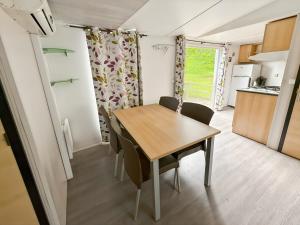 Campings Mobil-home Le Sorbier, 6pers : photos des chambres
