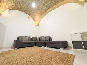 Kalma Brick Arch Apartment - Central & Authentic img7