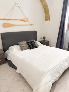 Kalma Brick Arch Apartment - Central & Authentic img4