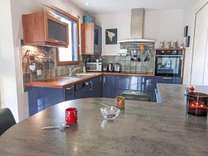 Maisons de vacances Holiday Home La Roche Blanche by Interhome : photos des chambres