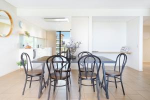 Superb Waterfront Lagoon Views & Balcony Relaxing