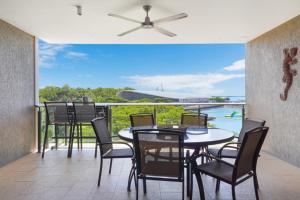 Superb Waterfront Lagoon Views & Balcony Relaxing