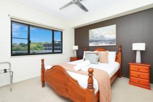 Superb Waterfront Lagoon Views & Balcony Relaxing