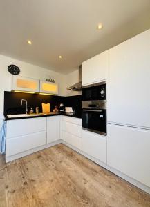 Cosy T2 climatisé sur le port à 5min de la mer parking privé linge de bain et de lit fournis