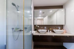 Delightful Waterfront Lagoon Views & Restaurants