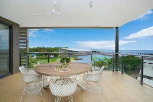 Tranquil Waterfront Lagoon Views BBQ & Cafes