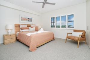 Tranquil Waterfront Lagoon Views BBQ & Cafes