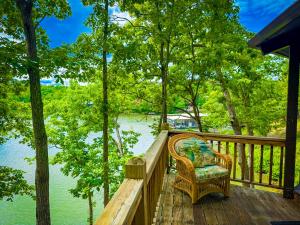 Treetop Village-2Bed3BathPoolsDocks6-8PP